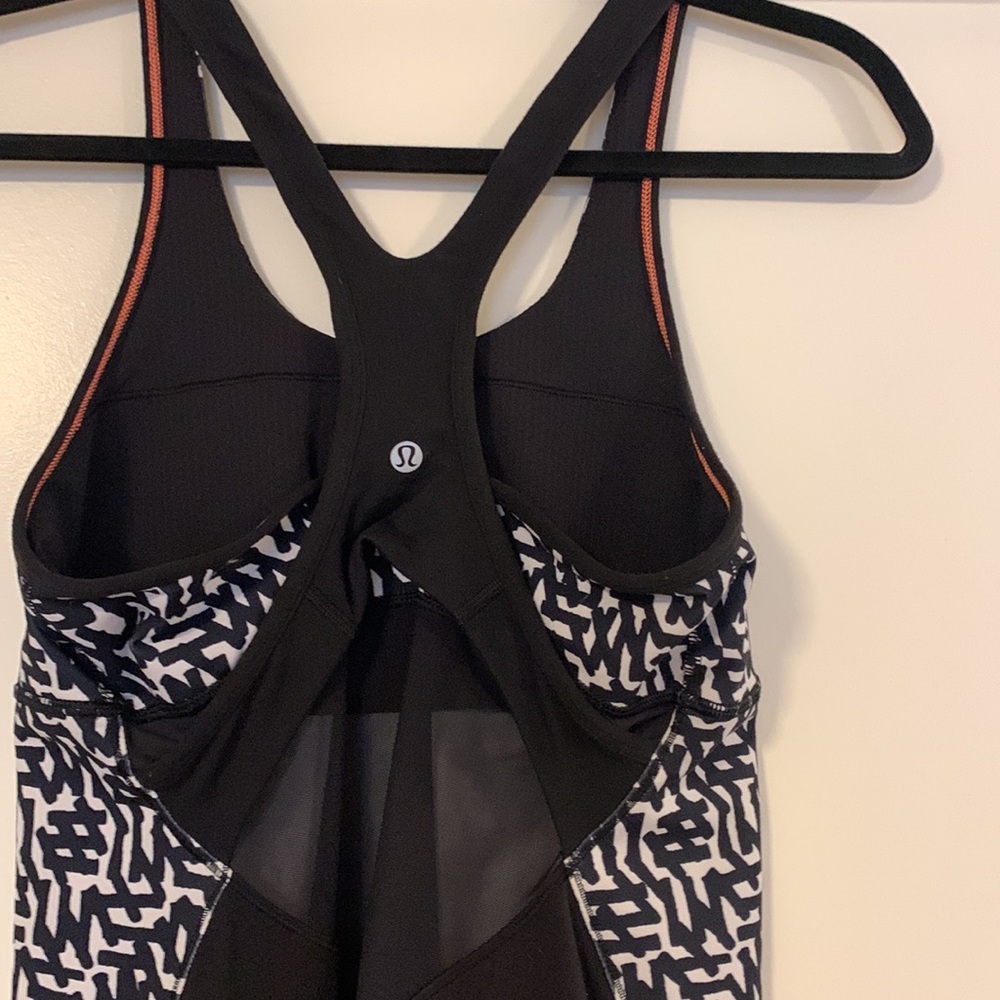 Lululemon Tank Top (Built In Bra) Size 8